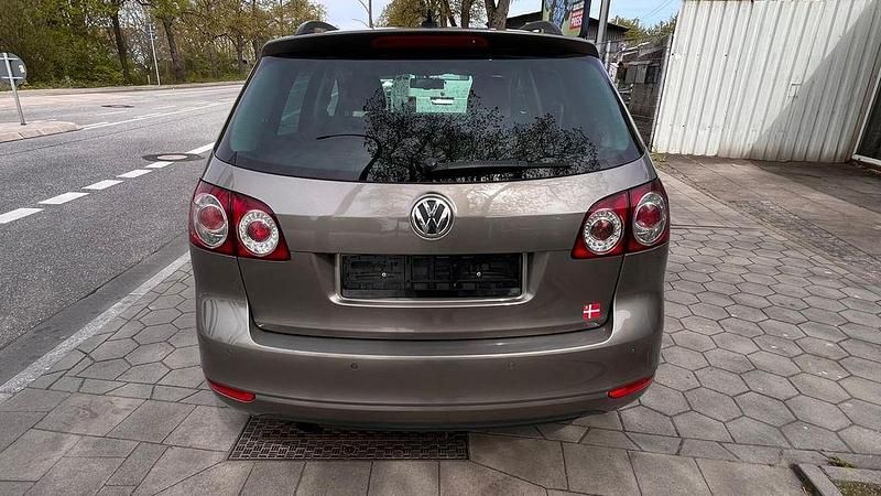 Gebraucht VW Golf VII Match 105 PS (77 kW) 2012 Braun Limousine