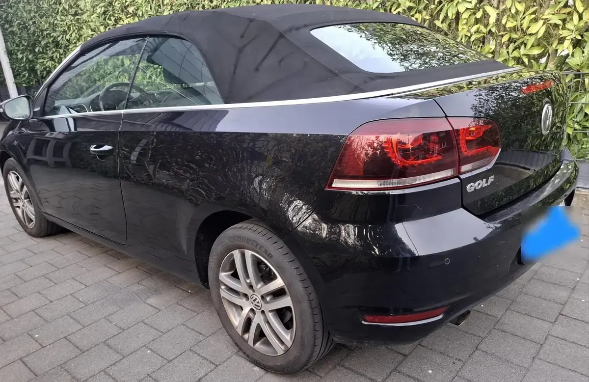 Gebraucht VW Golf 105 PS (77 kW) 2011 Schwarz Cabrio