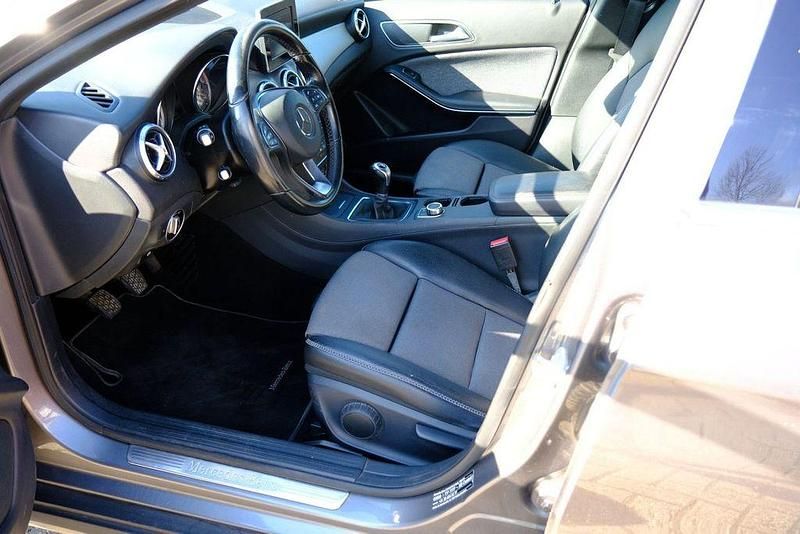 Gebraucht Mercedes GLA180 Edition 109 PS (80 kW) 2016 Grau SUV