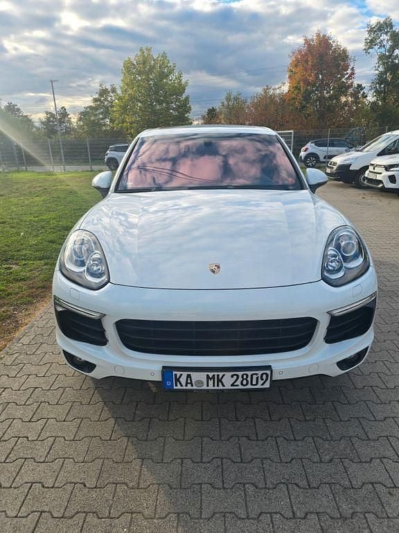 Weiß Gebraucht 2015 Porsche Cayenne SUV | 22.900 € (Fairer Preis) - Bild 1/4
