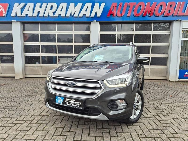 Grau Gebraucht 2018 Ford Kuga Titanium SUV | 12.999 € (Fairer Preis) - Bild 1/4