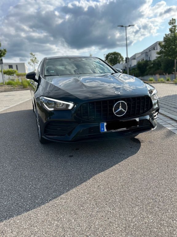 Schwarz Gebraucht 2021 Mercedes CLA250e AMG Limousine | 32.200 € (Fairer Preis) - Bild 1/4
