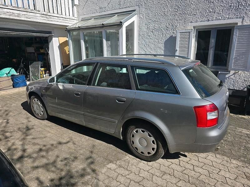 Gebraucht Audi A4 130 PS (95 kW) 2004 Grau Kombi