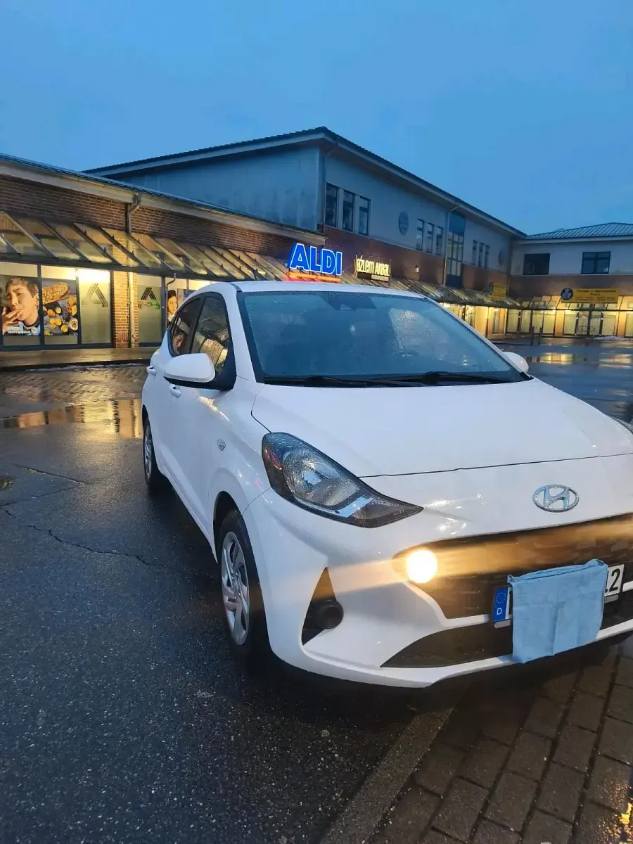 Gebraucht Hyundai i10 Trend 67 PS (49 kW) 2021 Weiß Kleinwagen