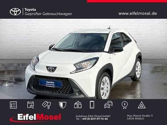 Weiß Gebraucht 2023 Toyota Aygo Comfort Kleinwagen | 14.460 € (Guter Preis) - Bild 1/4
