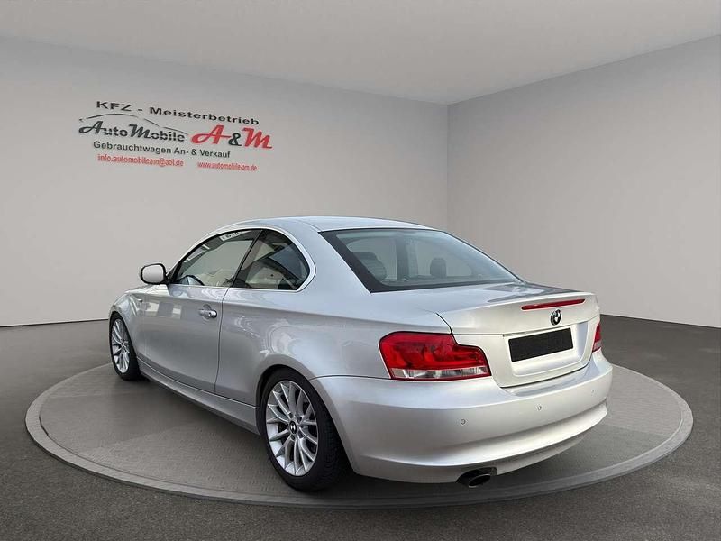 Gebraucht BMW 123 Coupé Advantage 204 PS (150 kW) 2011 Silber Coupé