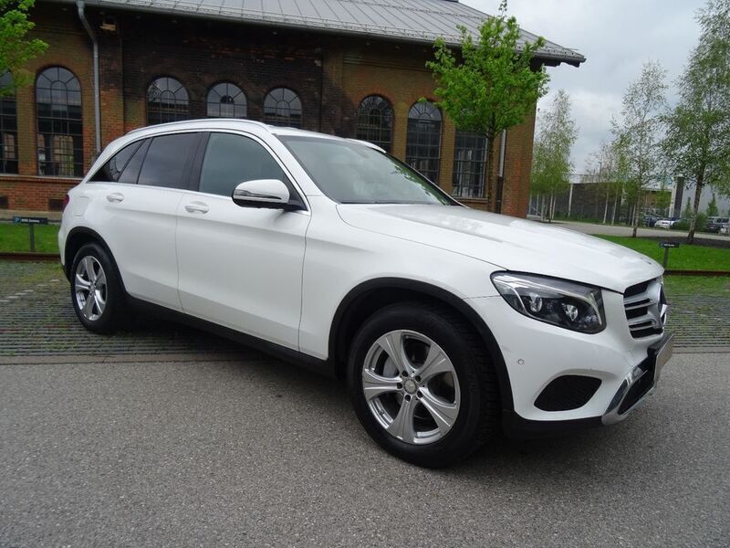 Polarweiss unilack Gebraucht 2016 Mercedes GLC220 SUV | 19.600 € (Fairer Preis) - Bild 1/4