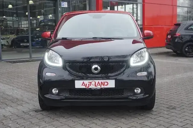 Gebraucht Smart ForFour Passion 71 PS (52 kW) 2018 Schwarz / rot uni Kleinwagen