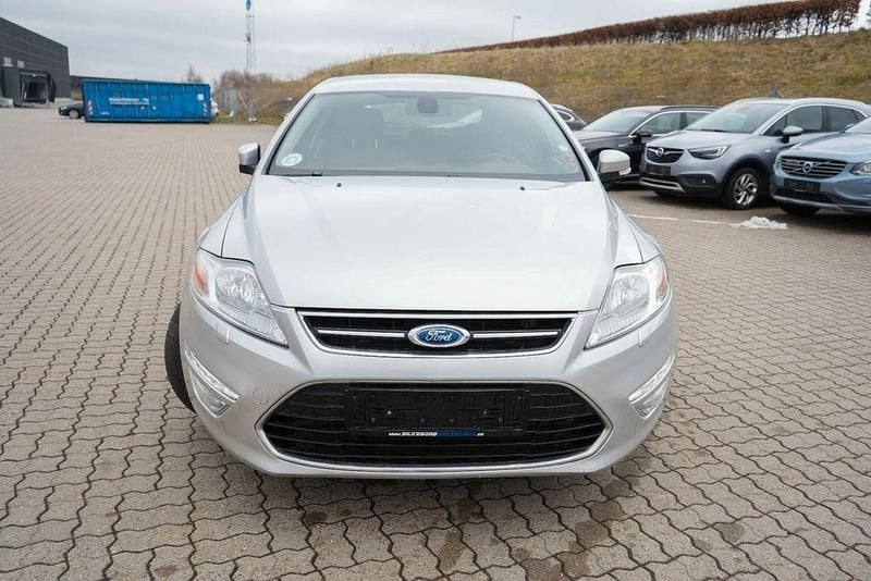 Usado Ford Mondeo Titanium 203 CV (149 kW) 2010 Plateado Berlina