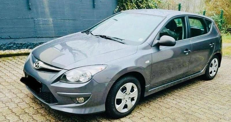 Silber Gebraucht 2010 Hyundai i30 Comfort Kombi | 4.300 € (Fairer Preis) - Bild 1/4