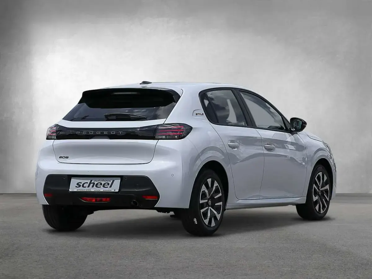 Gebraucht Peugeot 208 Style 101 PS (74 kW) 2025 Weiss Kleinwagen