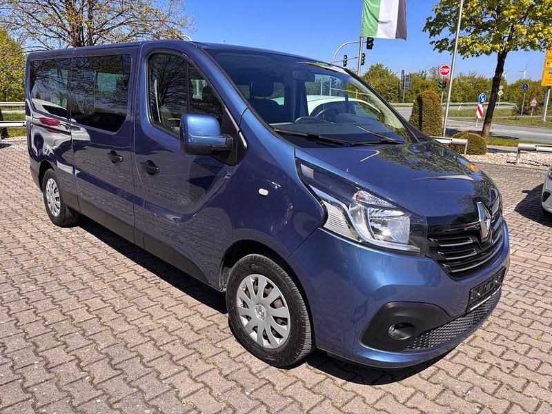 Second-hand Renault Trafic Expression 125 CP (91 kW) 2018 Albastru Monovolum