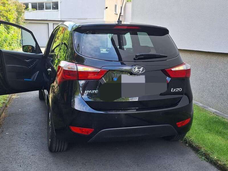 Schwarz Gebraucht 2019 Hyundai ix20 Space Plus Van / Kleinbus | 13.200 € (Guter Preis) - Bild 1/4