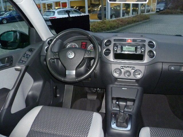 Gebraucht VW Tiguan Trendline 140 PS (102 kW) 2008 Schwarz metallic SUV