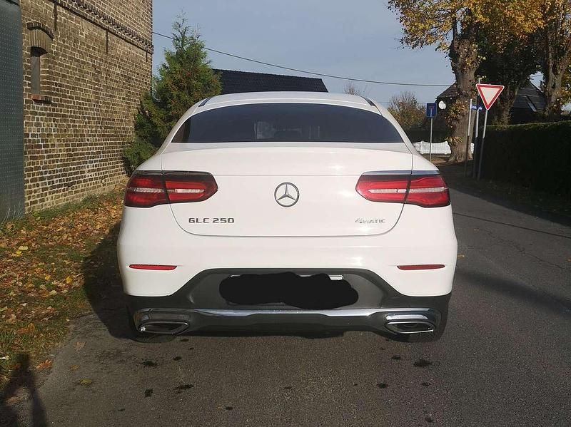 Gebraucht Mercedes GLC250 211 PS (155 kW) 2018 Weiß Coupé