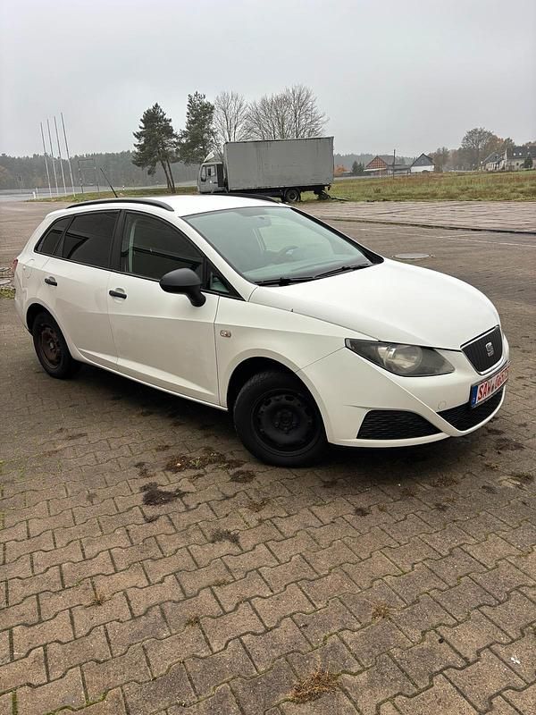 Weiß Gebraucht 2010 Seat Ibiza ST Kombi | 3.850 € (Fairer Preis) - Bild 1/4
