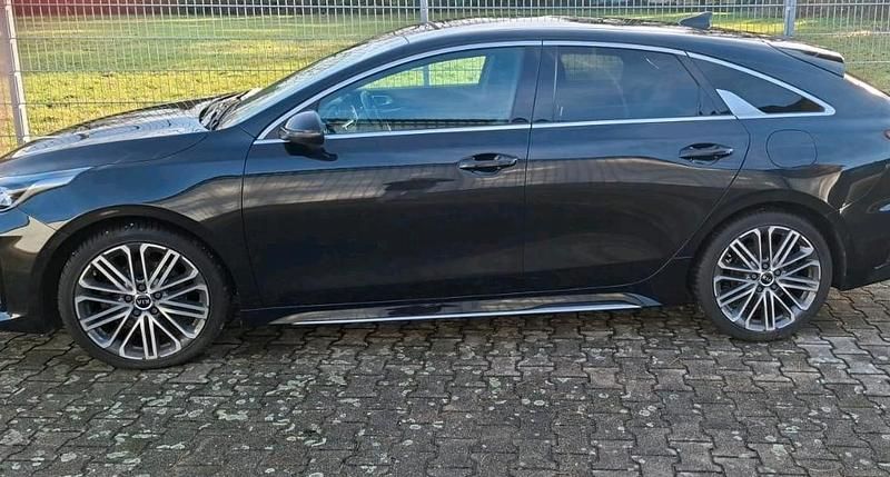 Gebraucht Kia ProCeed 140 PS (102 kW) 2021 Schwarz Limousine