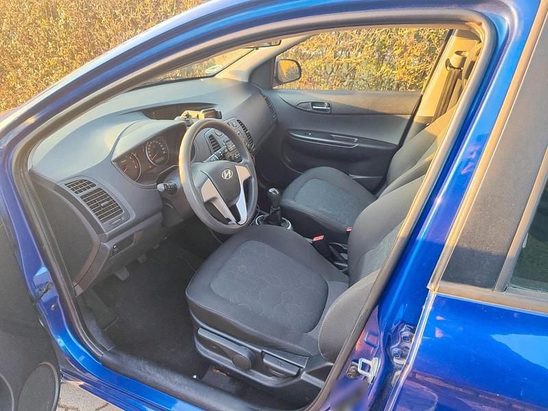 Gebraucht Hyundai i20 100 PS (73 kW) 2009 Blau Kleinwagen