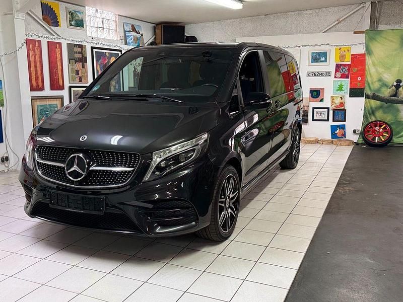 Grau Gebraucht 2021 Mercedes V220 AMG line Van / Kleinbus | 33.700 € (Superpreis) - Bild 1/4