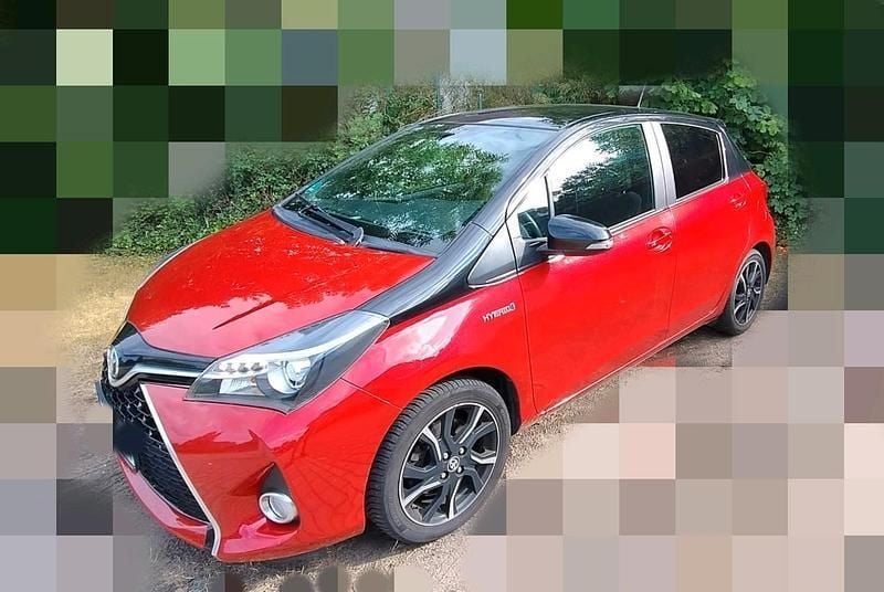 Rot Gebraucht 2016 Toyota Yaris Hybrid Style Kleinwagen | 12.500 € (Fairer Preis) - Bild 1/4
