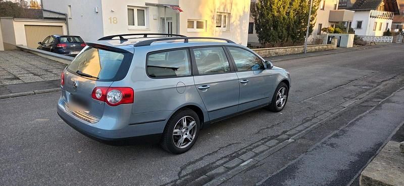 Gebraucht VW Passat 122 PS (89 kW) 2011 Blau Limousine