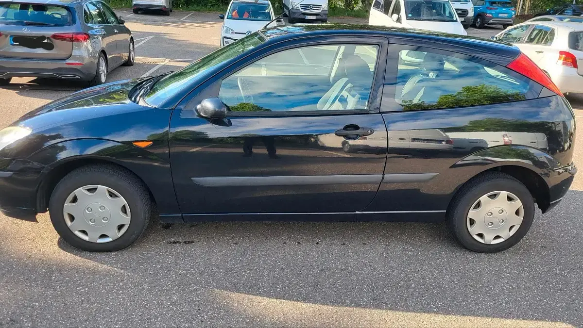 Gebraucht Ford Focus 75 PS (55 kW) 2004 Schwarz Kleinwagen