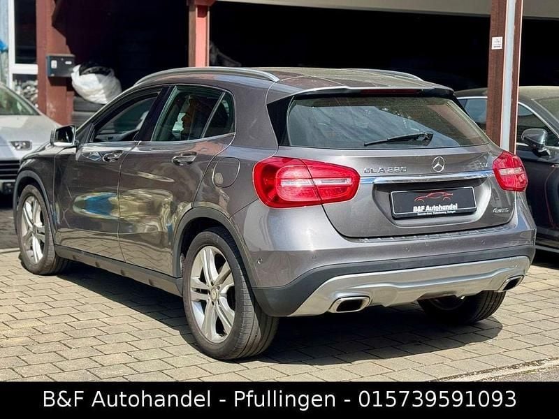 Gebraucht Mercedes GLA220 170 PS (125 kW) 2014 Grau SUV