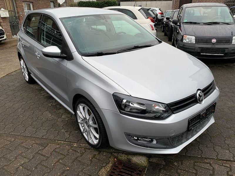 Silber Gebraucht 2010 VW Polo Sound Kleinwagen | 6.850 € (Etwas zu teuer) - Bild 1/4