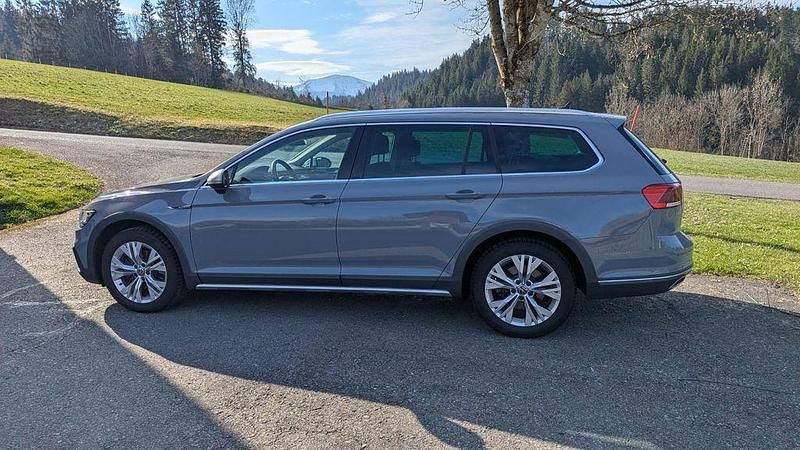 Gebraucht VW Passat Alltrack 200 PS (147 kW) 2022 Grau Kombi