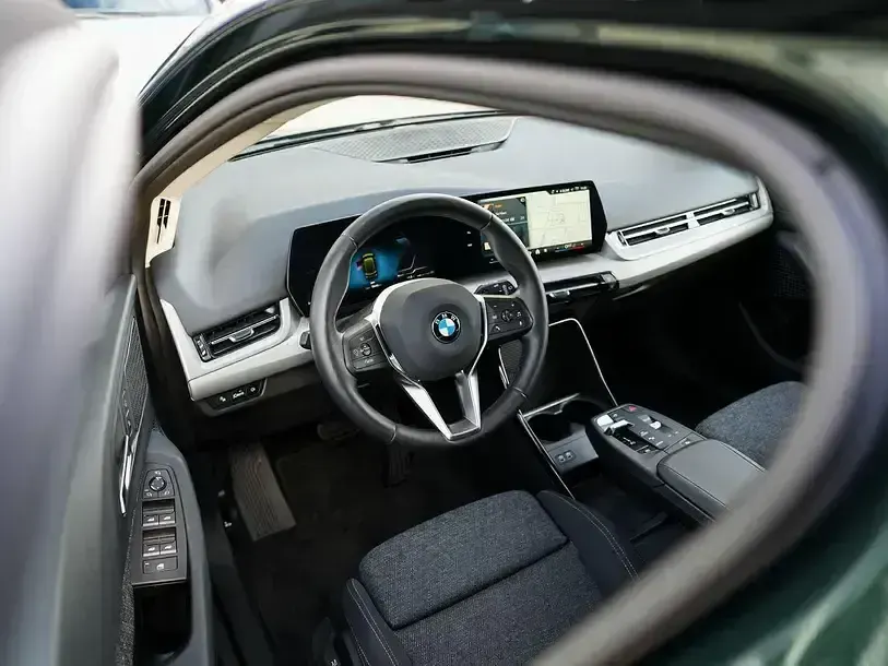Gebraucht BMW 218 Active Tourer Performance 136 PS (100 kW) 2025 San remo green metalic Van / Kleinbus