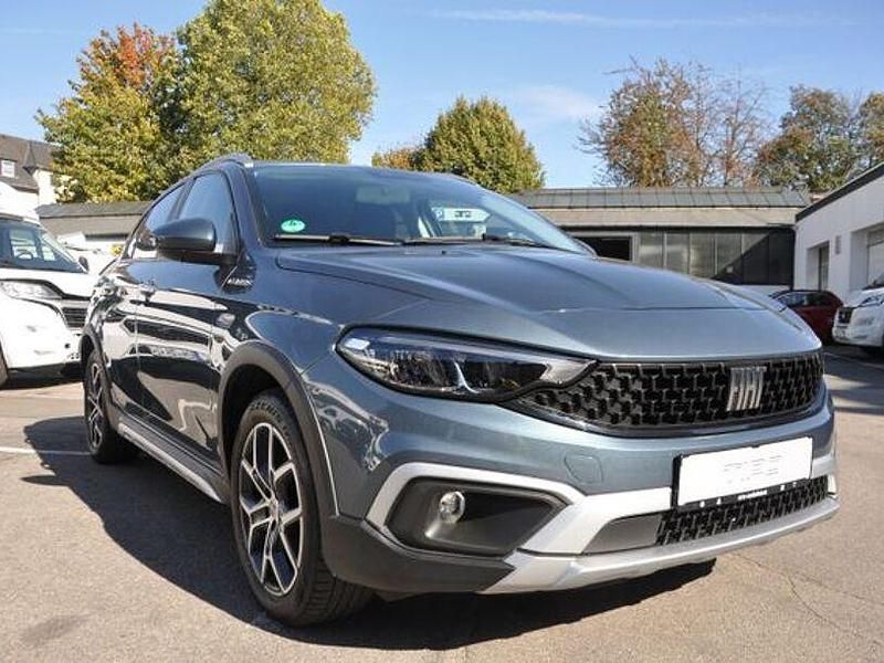 Blu lorenzetti (metallic) Gebraucht 2023 Fiat Tipo Cross Limousine | 16.990 € (Superpreis) - Bild 1/4