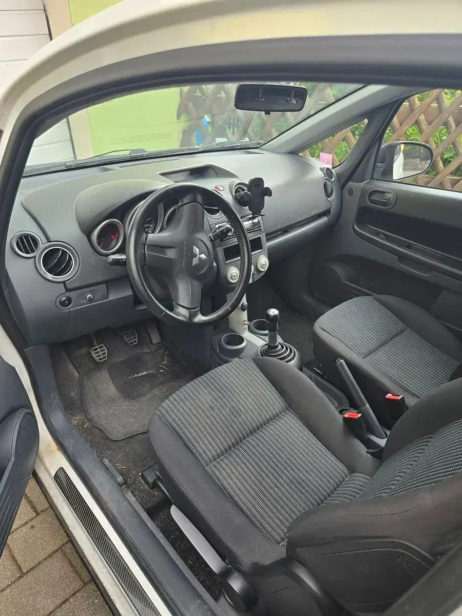 Gebraucht Mitsubishi Colt 95 PS (69 kW) 2008 Weiß Limousine