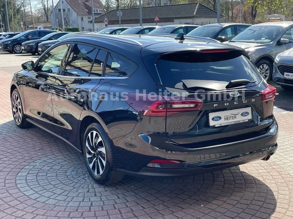 Używany Ford Focus Titanium 125 KM (91 kW) 2024 Czarny Kombi