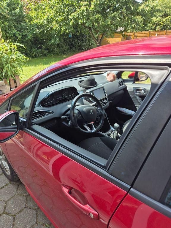 Rot Gebraucht 2016 Peugeot 308 Access Limousine | 7.000 € (Superpreis) - Bild 1/4