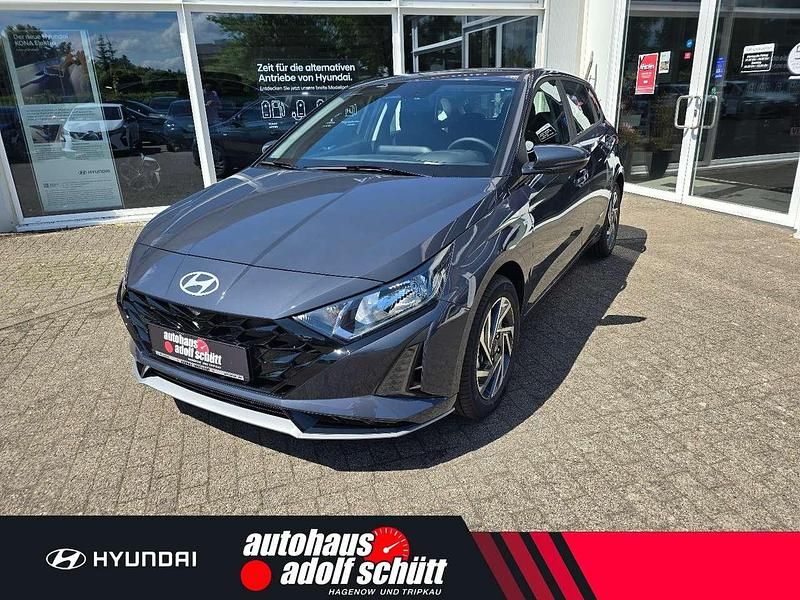 Grau Gebraucht 2024 Hyundai i20 Trend Limousine | 22.290 € (Teuer) - Bild 1/4