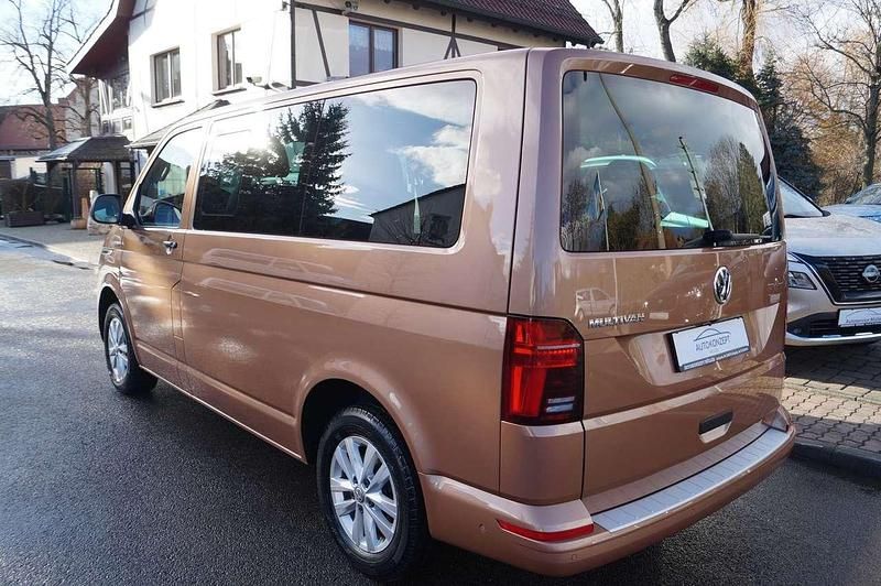 Usado VW Multivan 150 HP (110 kW) 2021 Laranja Monovolume