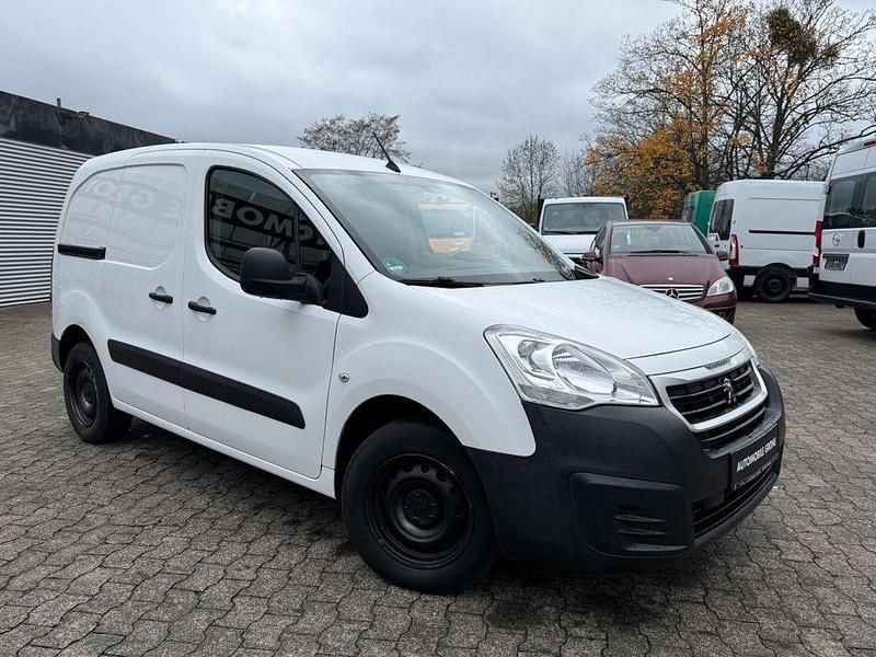 Gebraucht Peugeot Partner Premium 99 PS (72 kW) 2017 Weiß Van / Kleinbus