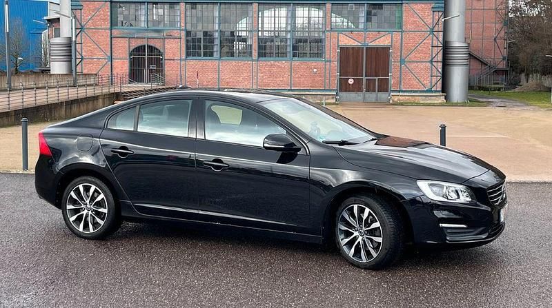 Schwarz Gebraucht 2018 Volvo S60 Linje Svart Limousine | 11.800 € (Fairer Preis) - Bild 1/4