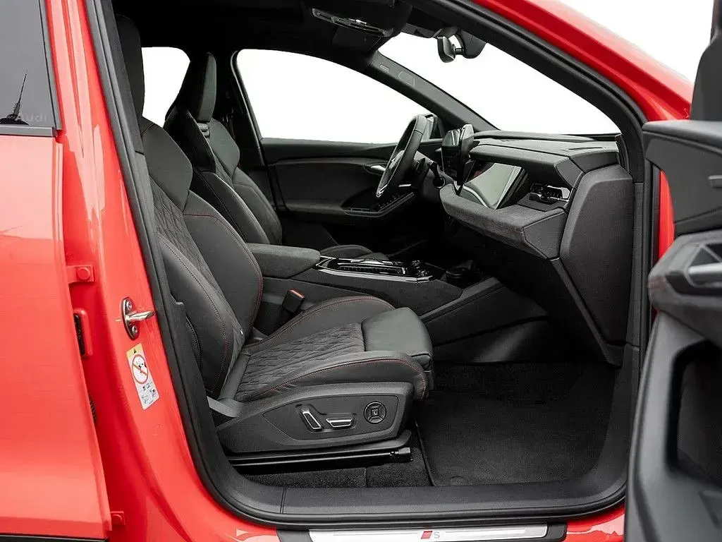 Gebraucht Audi SQ6 e-tron Ambiente 359 kW (489 PS) 2025 Rot SUV