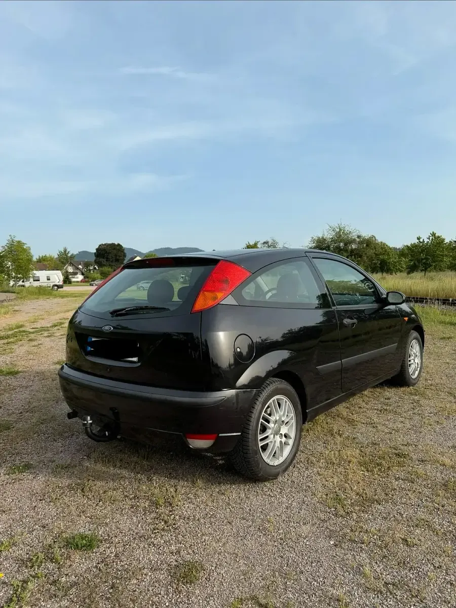 Gebraucht Ford Focus 77 PS (56 kW) 2003 Schwarz Kleinwagen