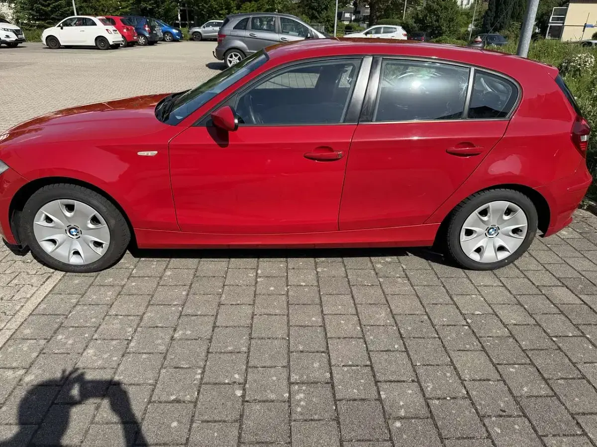 Gebraucht BMW 116 122 PS (89 kW) 2008 Rot Kleinwagen