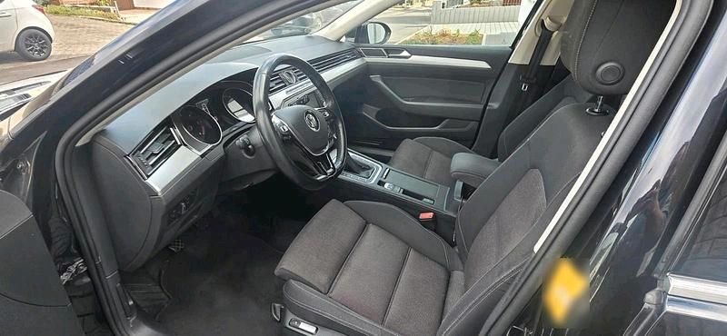 Gebraucht VW Passat 120 PS (88 kW) 2017 Schwarz Kombi
