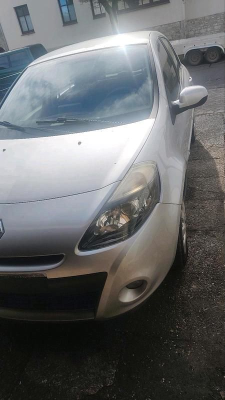 Gebraucht Renault Clio II 80 PS (58 kW) 2009 Grau Kleinwagen