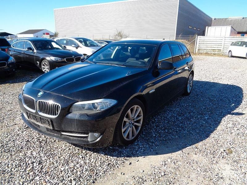 Gebraucht BMW 520 Sport Line 184 PS (135 kW) 2012 Schwarz Kombi