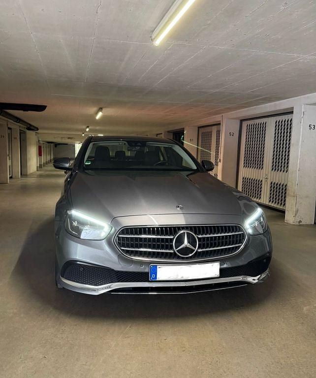 Grau Gebraucht 2020 Mercedes E200 Avantgarde Limousine | 27.900 € (Etwas zu teuer) - Bild 1/4