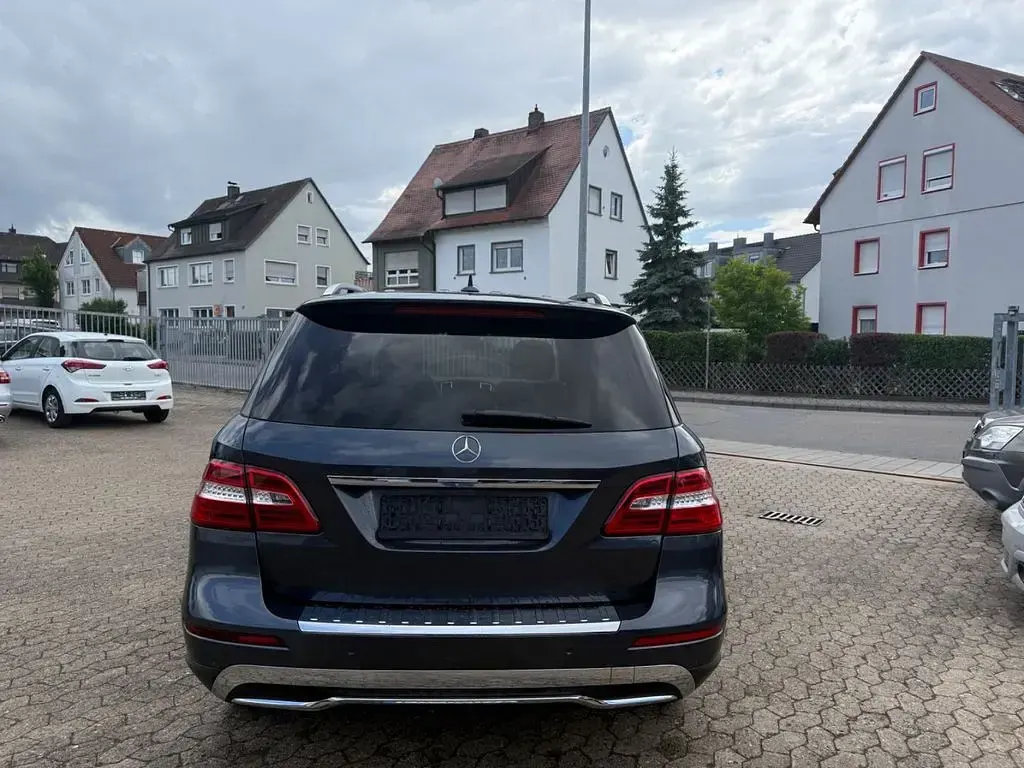 Gebraucht Mercedes ML350 258 PS (189 kW) 2013 Tenoritgrau SUV