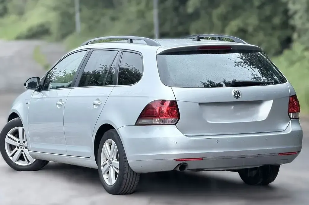 Gebraucht VW Golf VII Match 105 PS (77 kW) 2013 Reflexsilber metallic Kombi