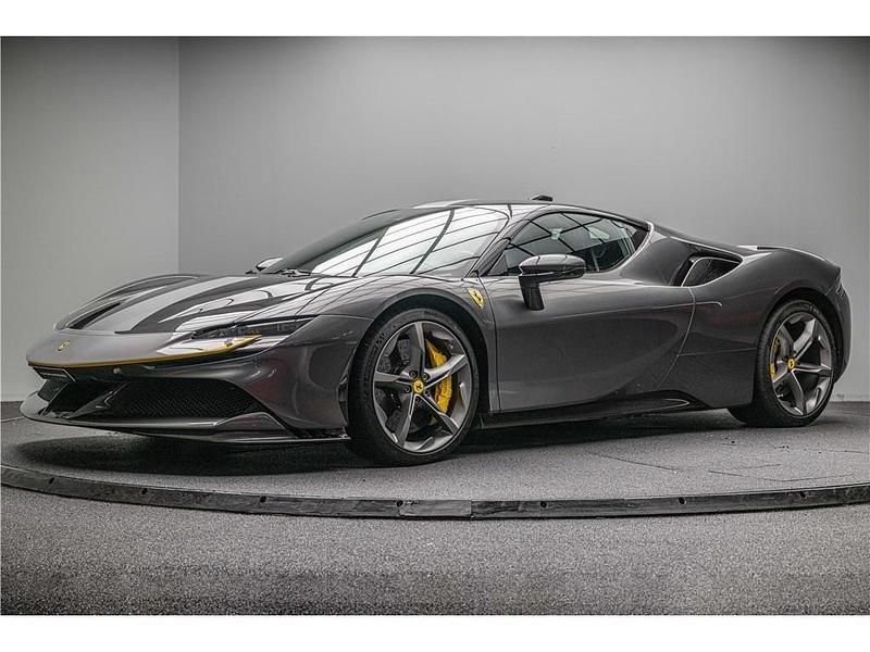 Second-hand Ferrari SF90 2021 Gri