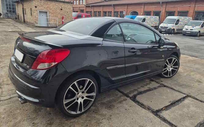 Gebraucht Peugeot 207 CC 120 PS (88 kW) 2011 Schwarz Cabrio