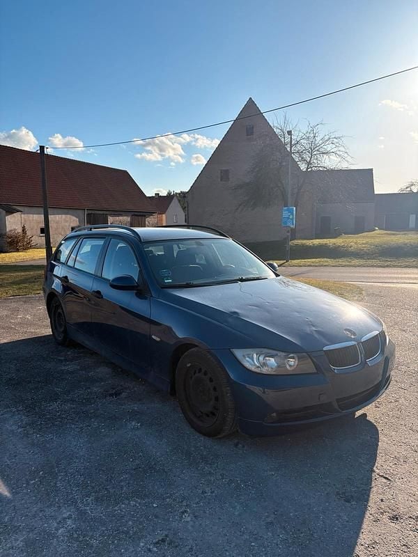 Gebraucht BMW 320 163 PS (119 kW) 2005 Blau Kombi